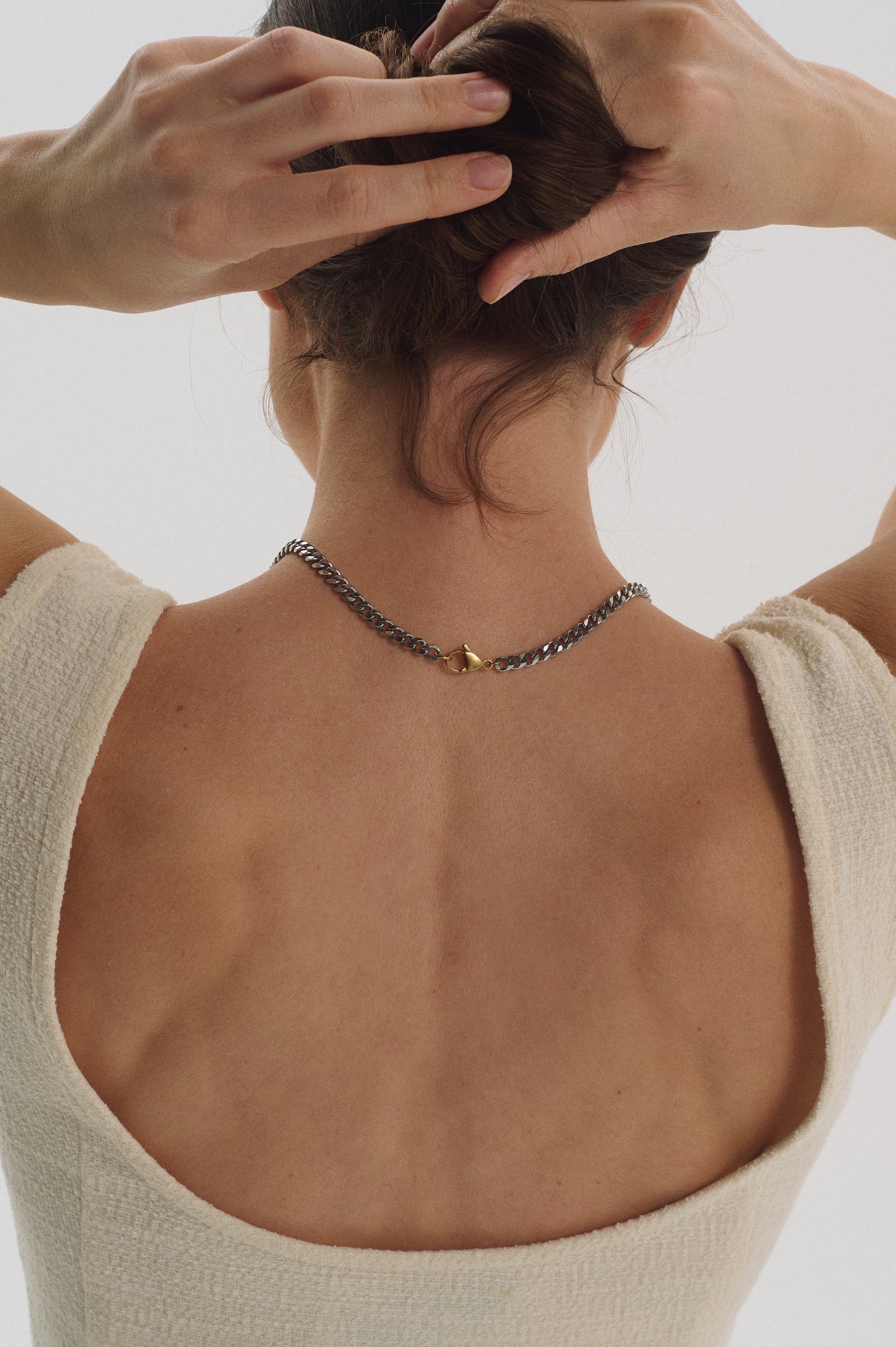 Back view of massive chain necklace with clasp – UGNÈS STORY