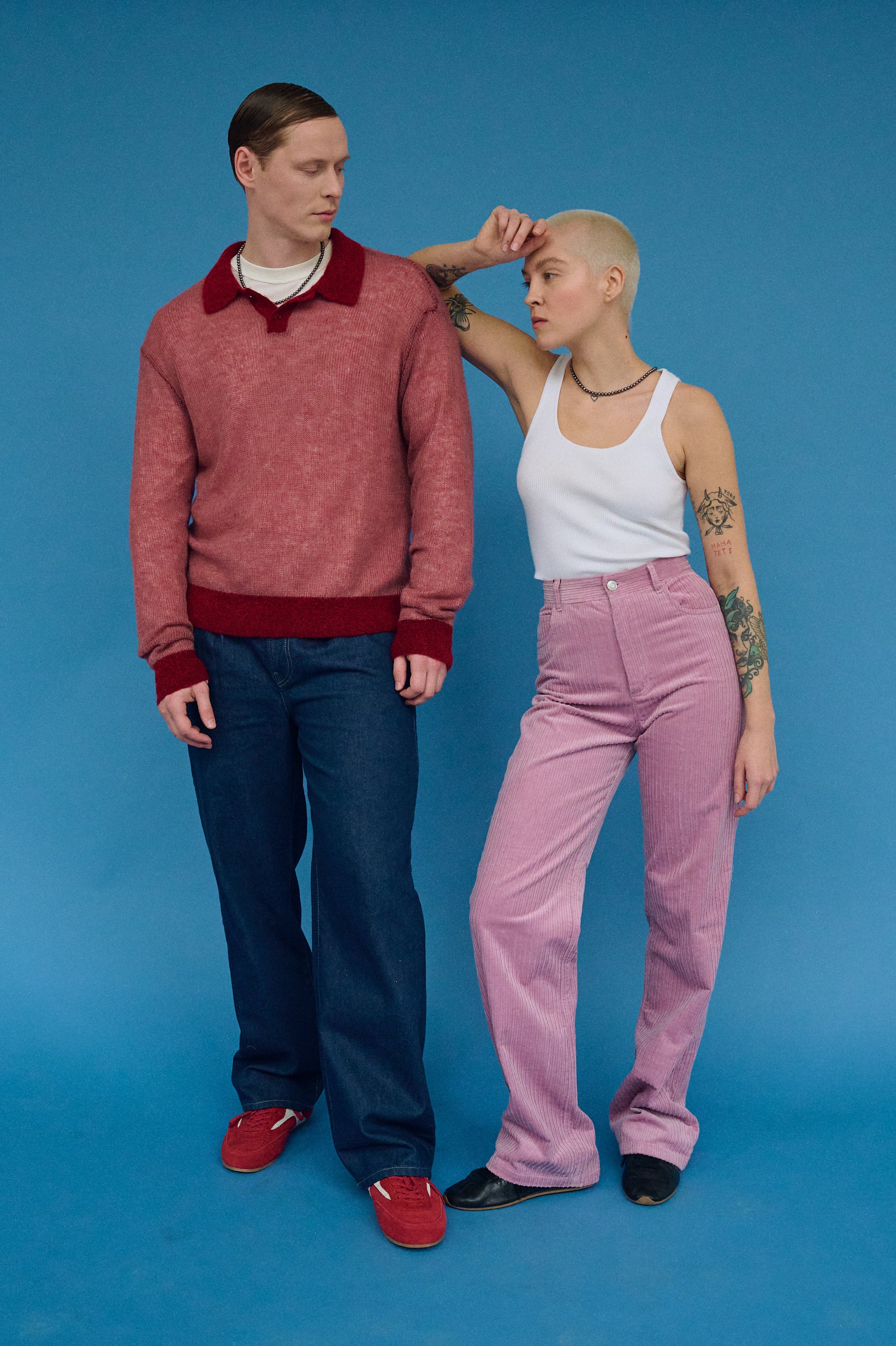 Man and woman styled in unisex dark pearl necklace set