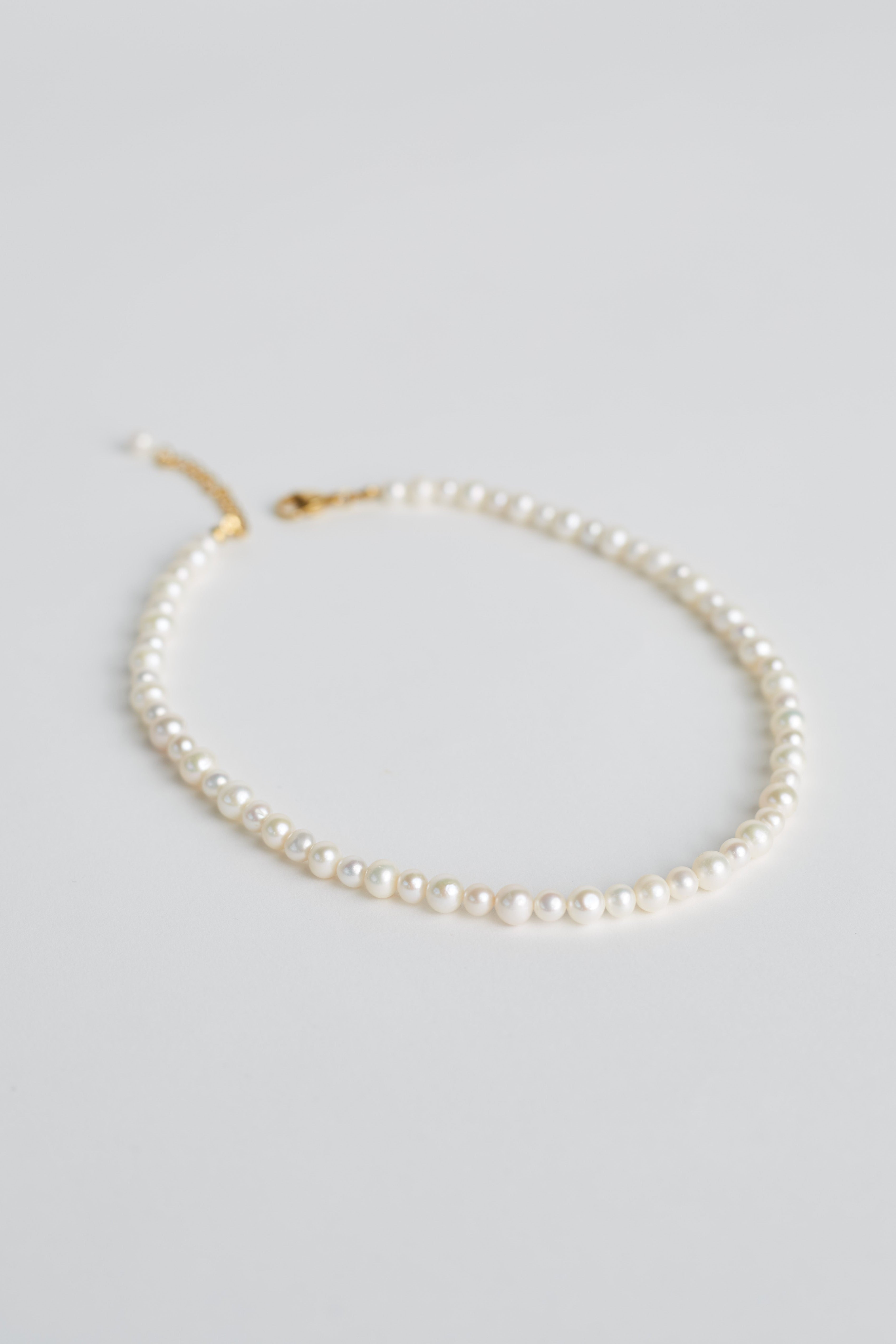 lassic round pearls necklace for women – product photo UGNÈS STORY