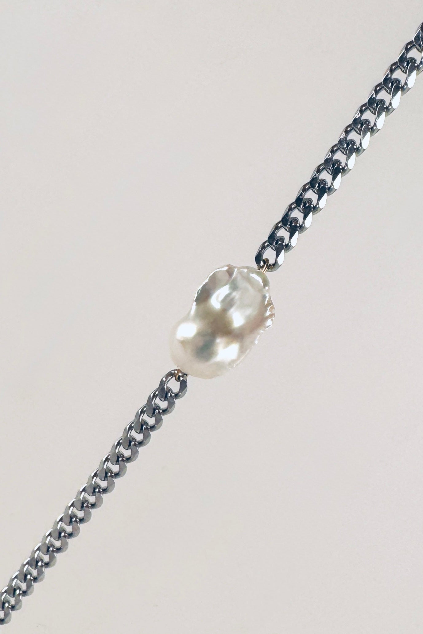 BOLD CHAIN WITH BAROQUE PEARL PENDANT