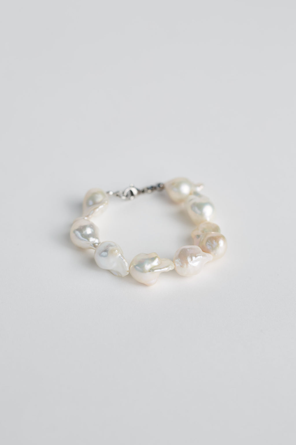 LARGE BAROQUE PEARL BRACELET