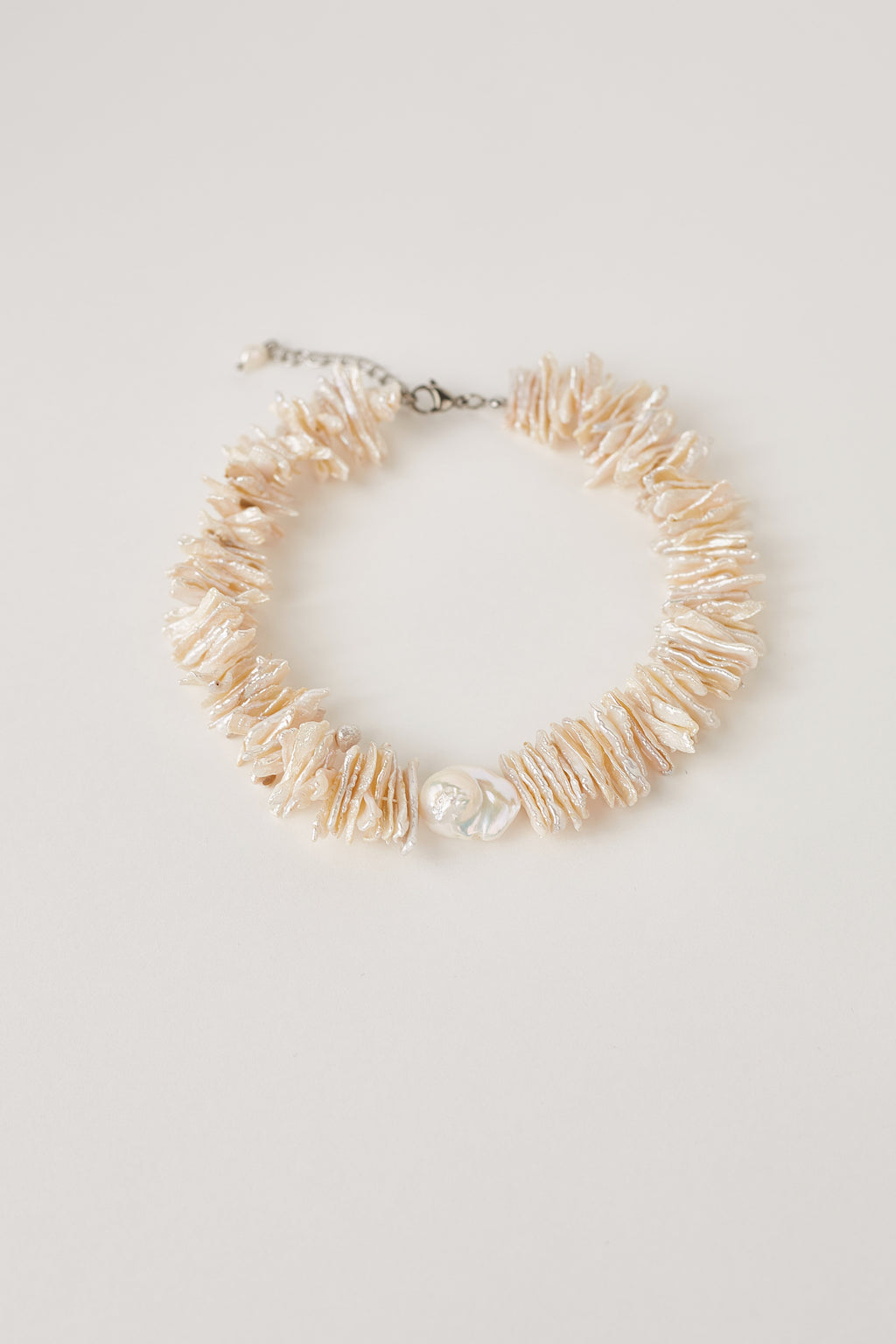 Exclusive pearl necklace with irregular baroque pearls – luxury choker for fashion-forward statement looks