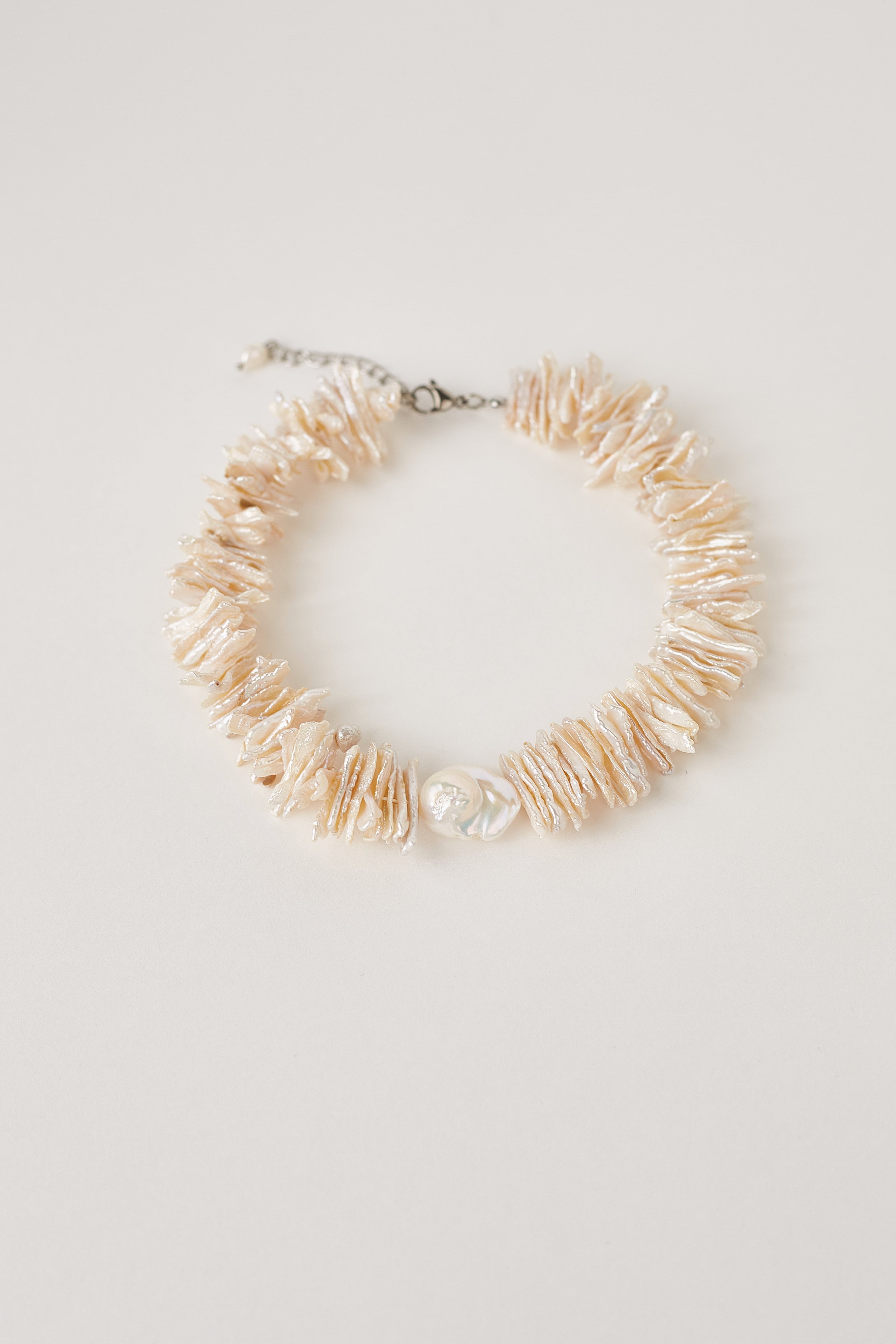 Exclusive pearl necklace with irregular baroque pearls – luxury choker for fashion-forward statement looks