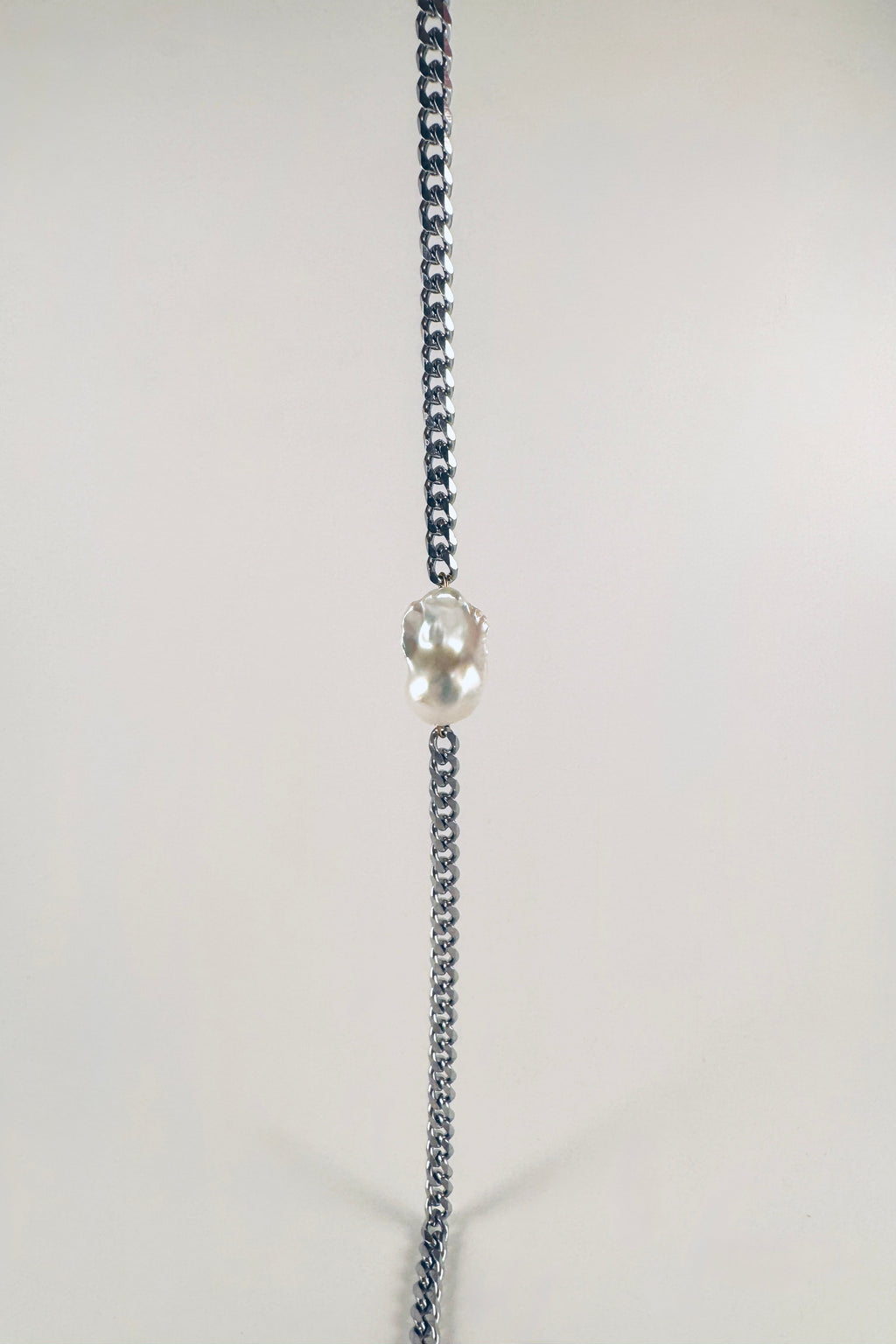 BOLD CHAIN WITH BAROQUE PEARL PENDANT