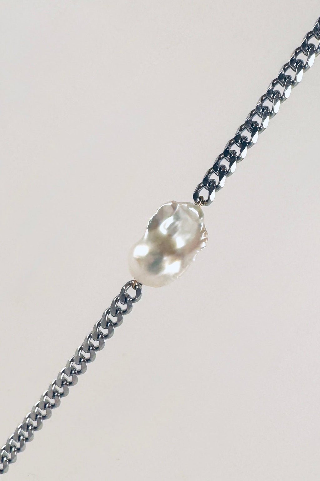 BOLD CHAIN WITH BAROQUE PEARL PENDANT