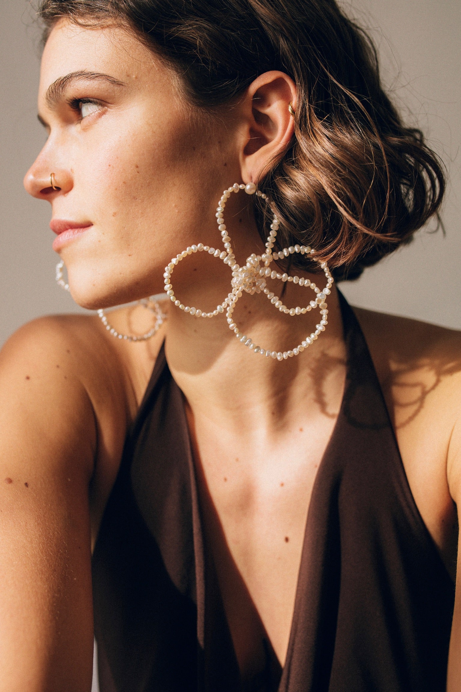 OVERSIZED FLOWER PEARL EARRINGS