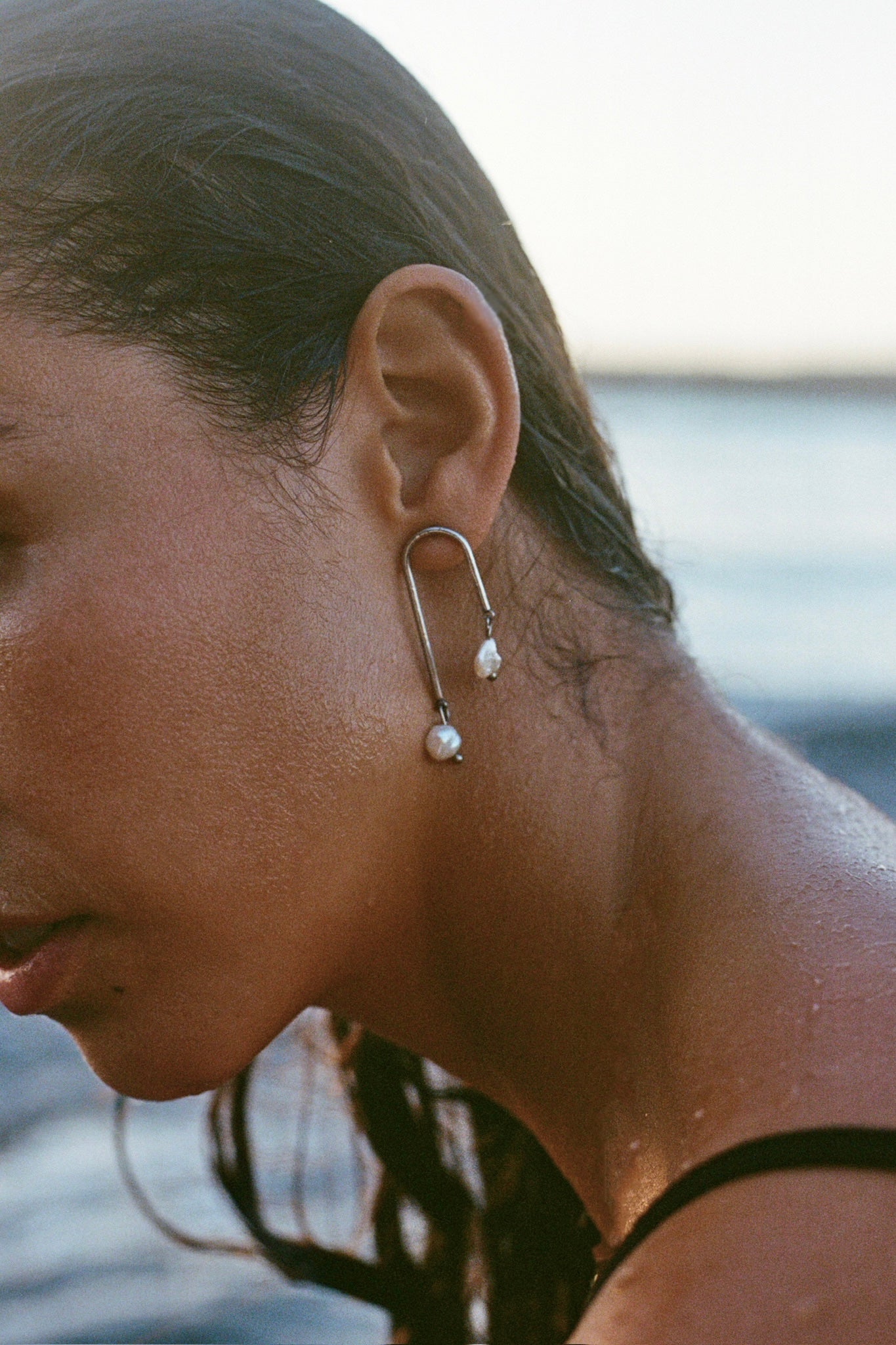 DANGLING PEARL EARRINGS