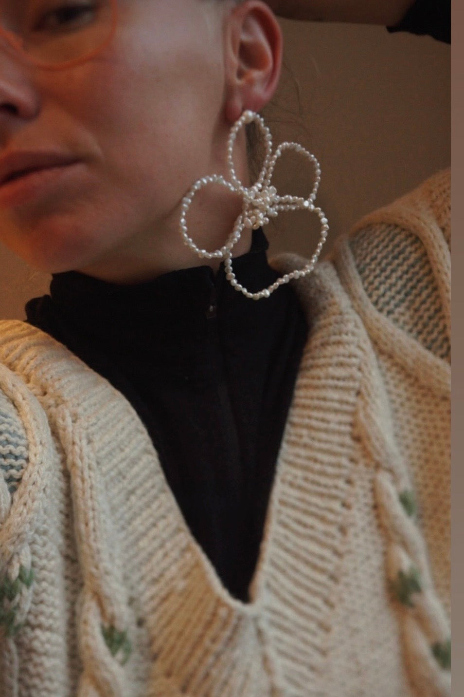 OVERSIZED FLOWER PEARL EARRINGS