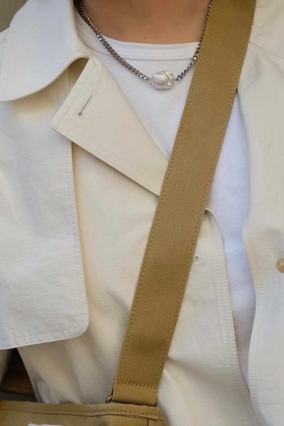 BOLD CHAIN WITH BAROQUE PEARL PENDANT