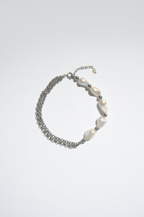 BAROQUE PEARL AND CHAIN NECKLACE