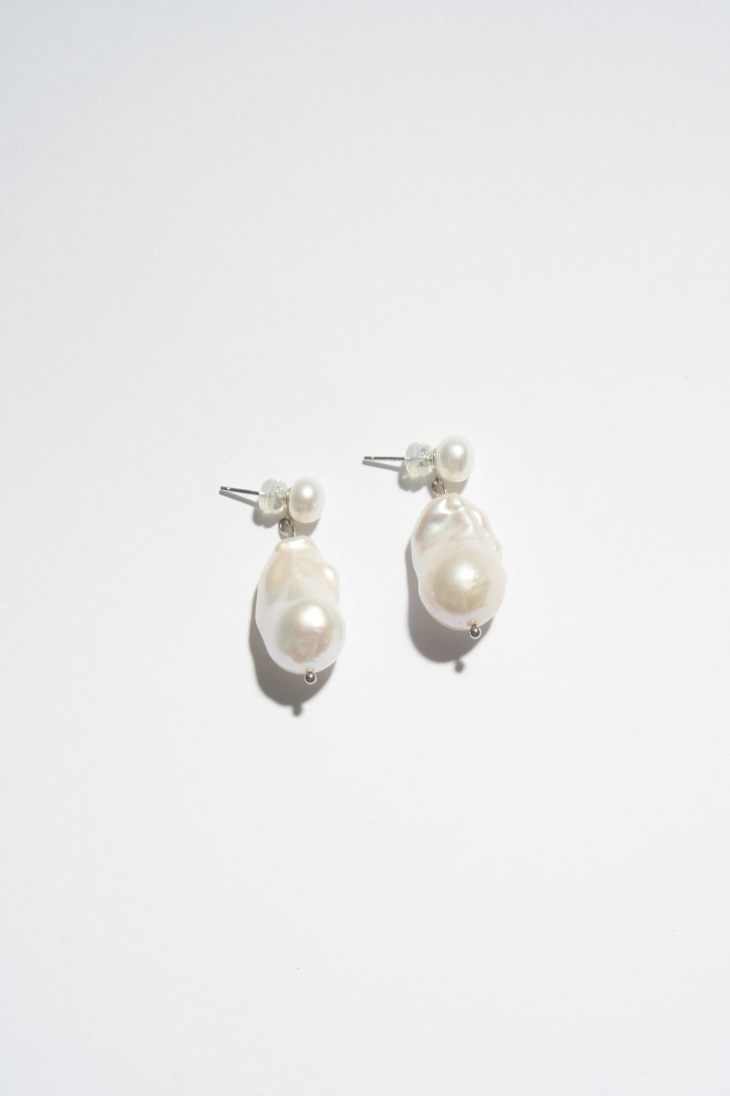 BUTTON AND BAROQUE PEARL EARRINGS