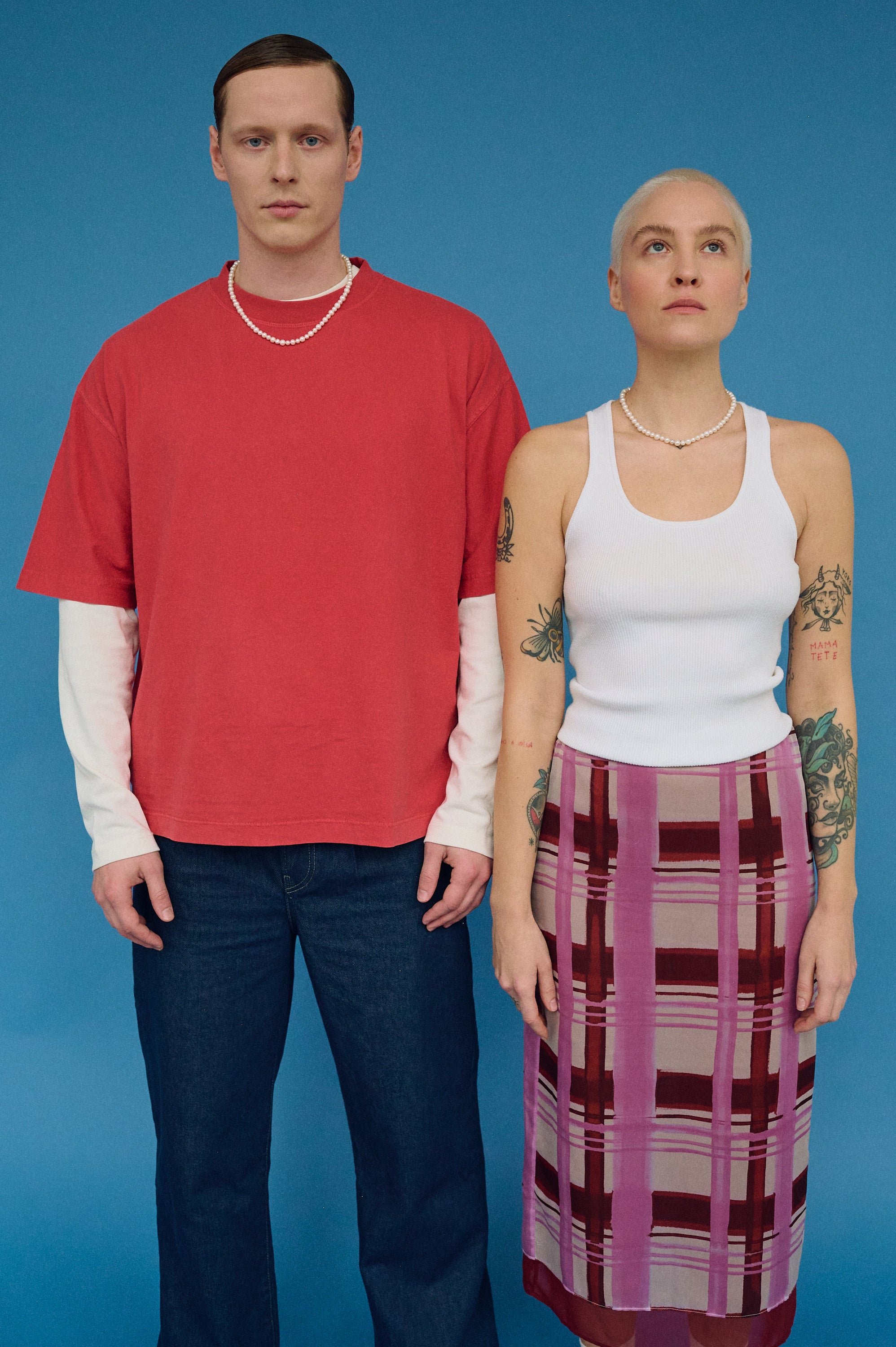 Couple wearing matching round pearl necklaces set