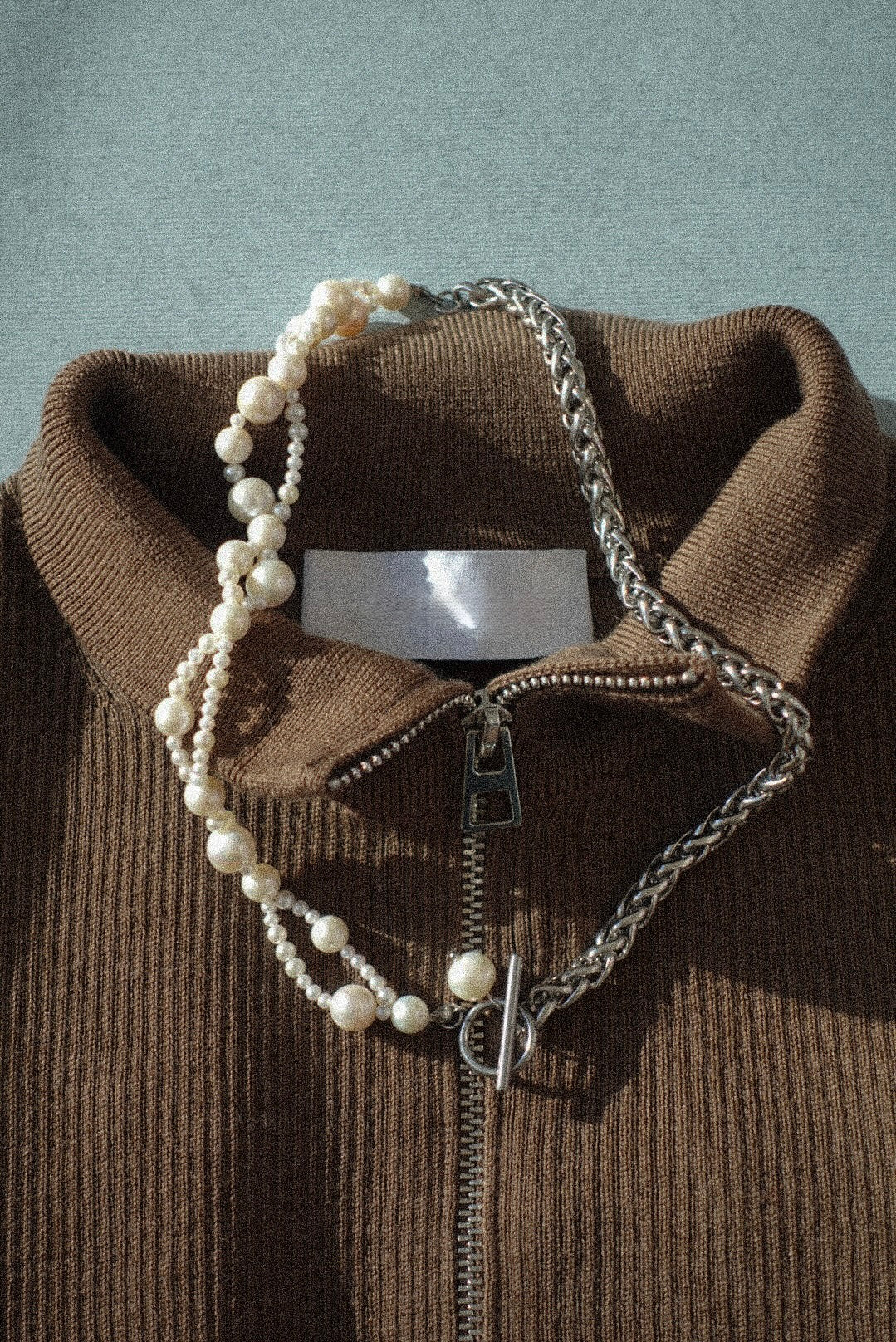 CHAIN AND PEARL NECKLACE