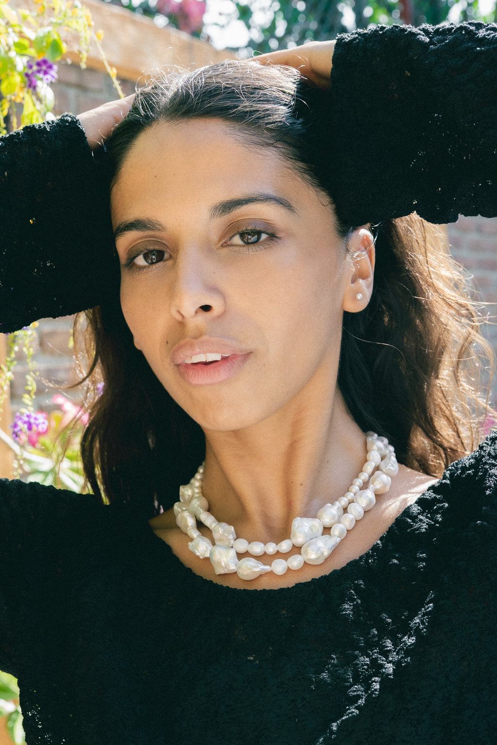 MINIMAL PEARL STUD EARRINGS