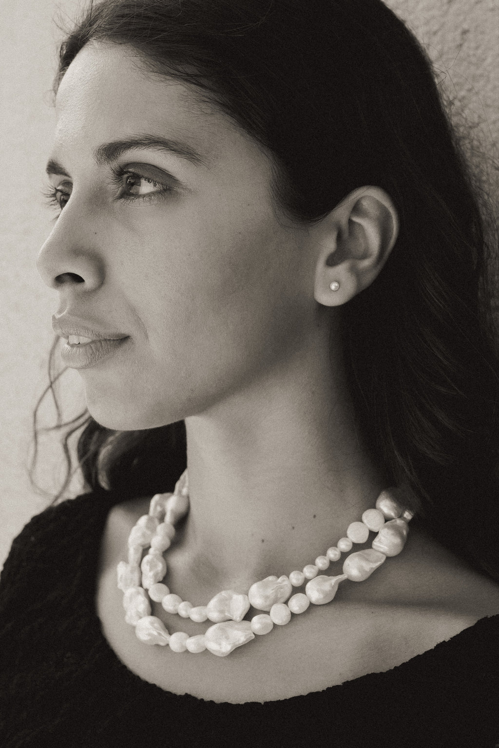 MINIMAL PEARL STUD EARRINGS