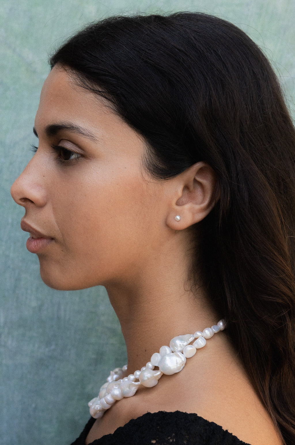 MINIMAL PEARL STUD EARRINGS