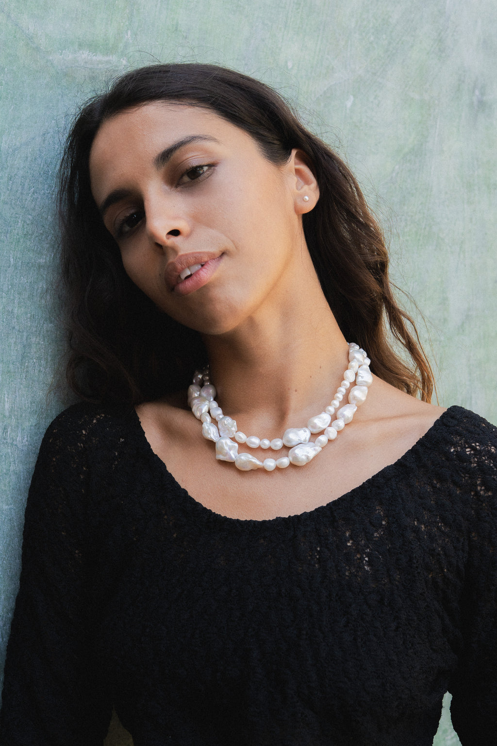 MINIMAL PEARL STUD EARRINGS