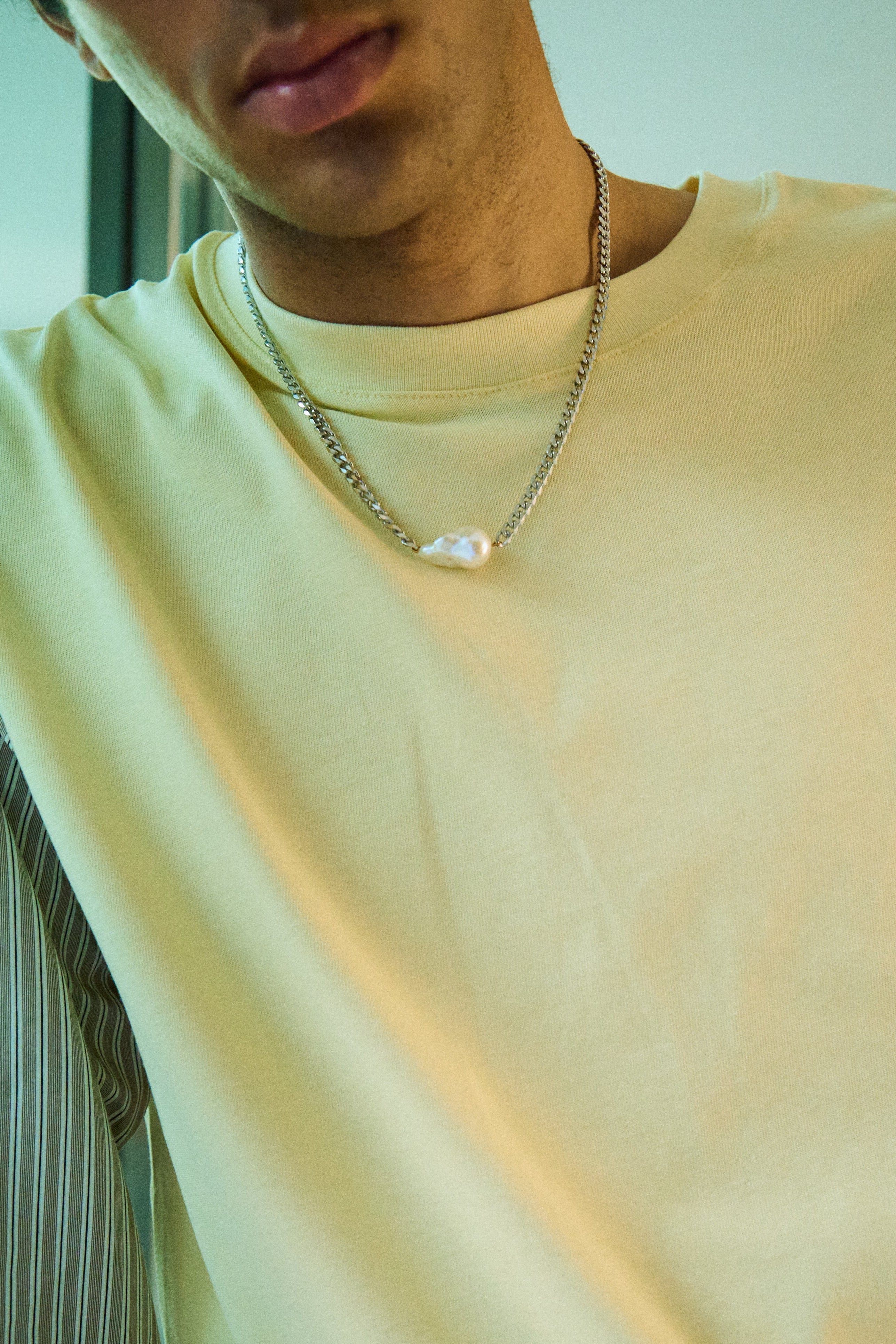 MEN’S CHAIN NECKLACE WITH BAROQUE PEARL
