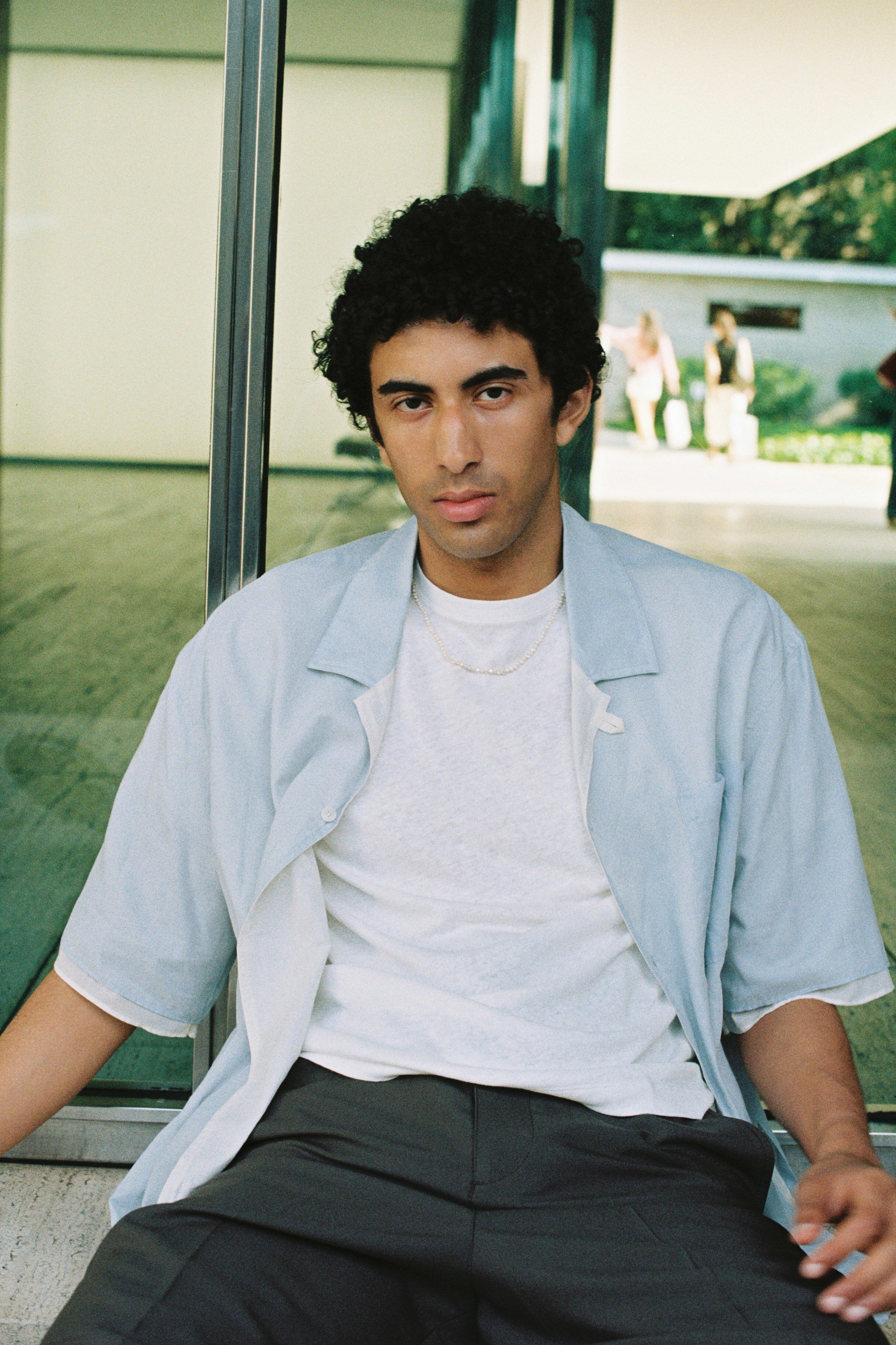 Man wearing a men’s nugget freshwater pearl necklace with small white pearls.